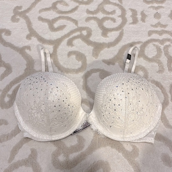 Victoria’s Secret bra 32D - Picture 1 of 4